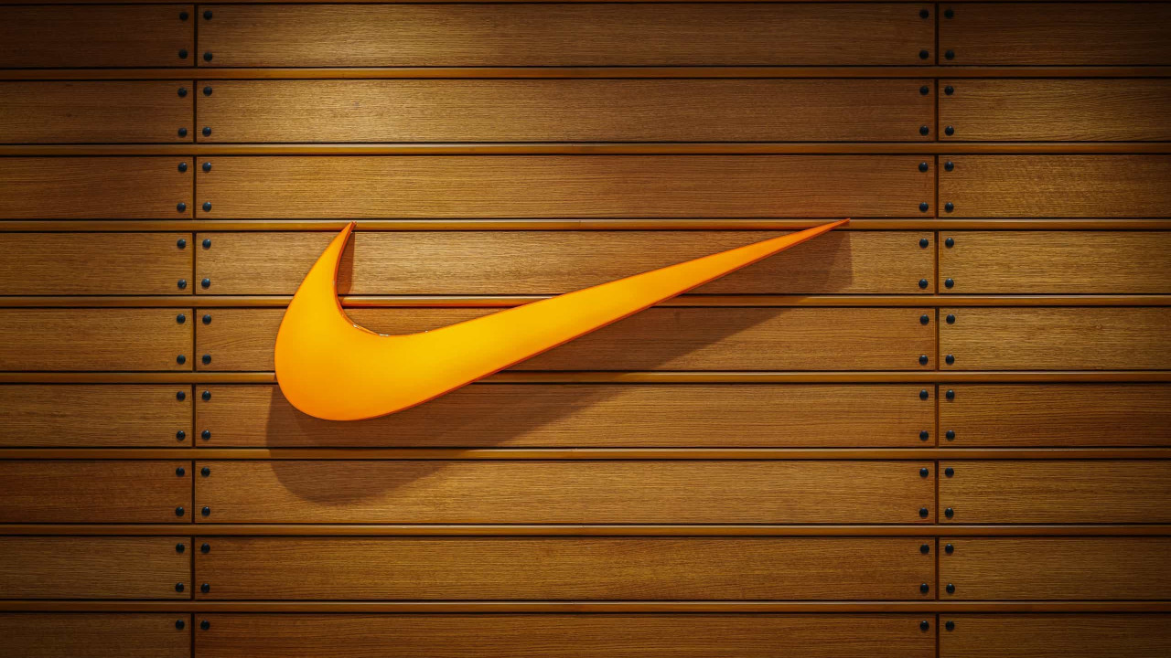 EUA: ações da Nike disparam 8% no after hours com lucros e vendas acima do esperado