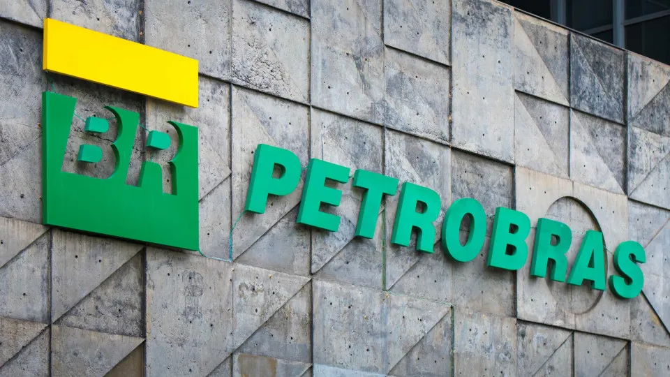 Magda diz que Petrobras investe para gerar valor e nega que governo decida pela estatal