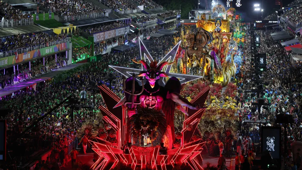 Desfile das Campeãs encerra Carnaval do Rio na Sapucaí